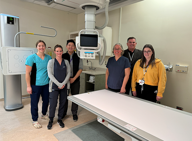 KDH staff with the new X-ray machine.