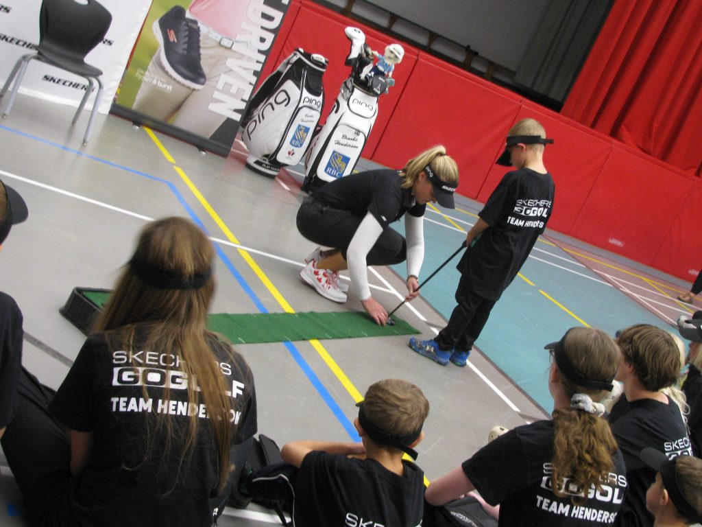 Brooke Henderson visits Chimo School